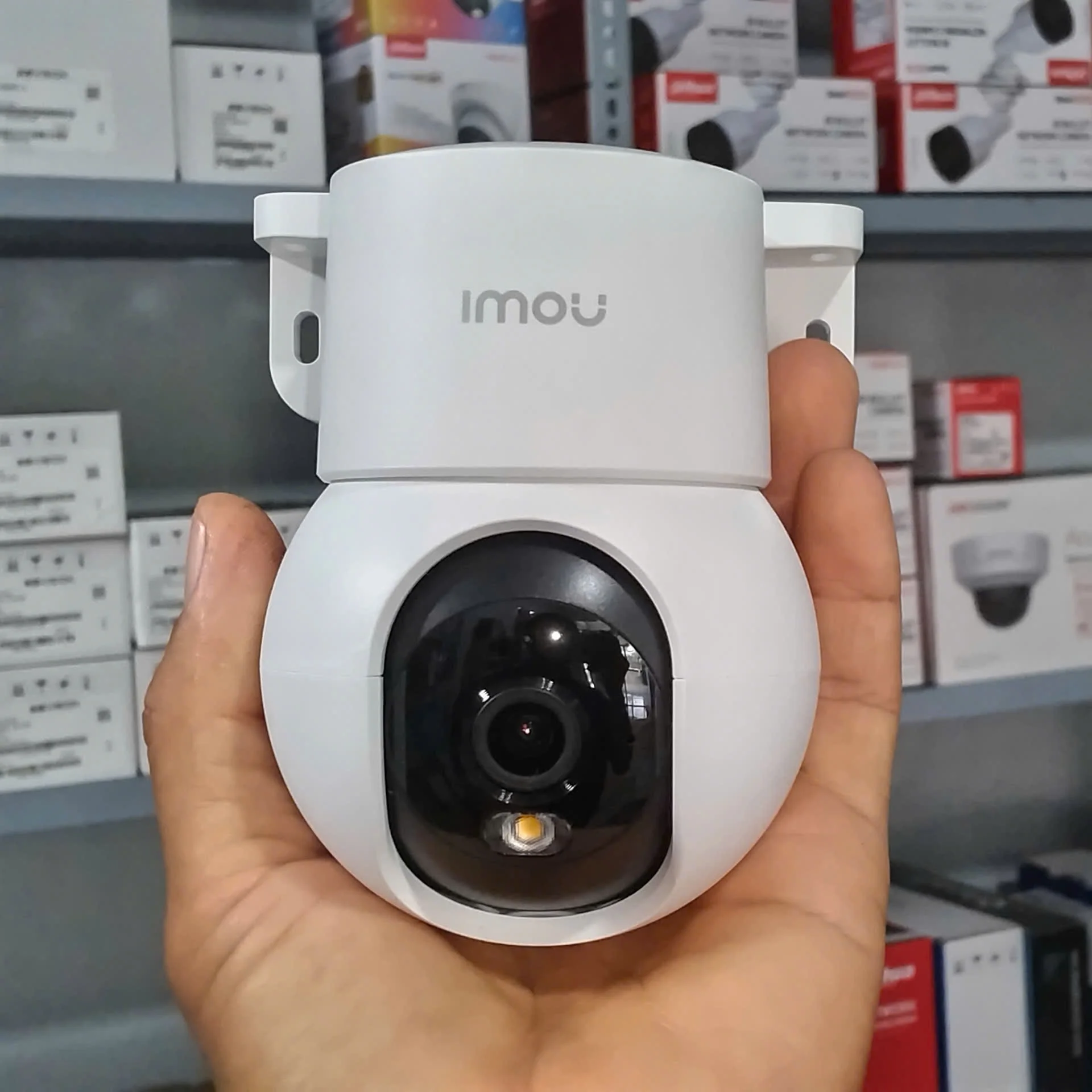Camera ban đêm có màu IPC-K2MP-3H1WE (Ranger Mini, 3MP) + Thẻ nhớ 64gb3